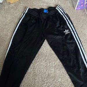 Adidas womens M joggers